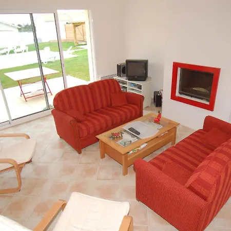 Charming With Dishwasher Located At Golf Course *