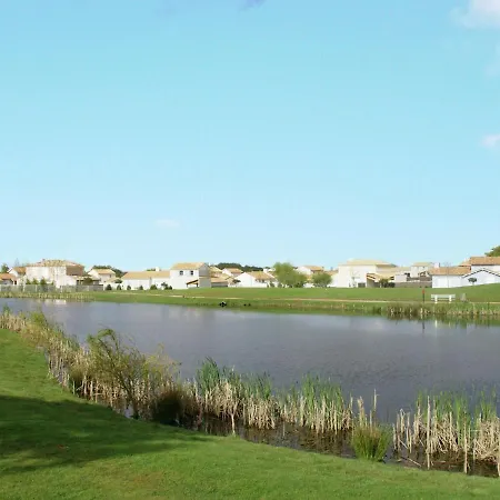 Charming With Dishwasher Located At Golf Course *
